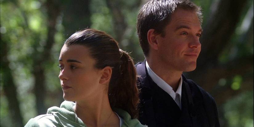 Ziva and Tony stand outdoors in NCIS