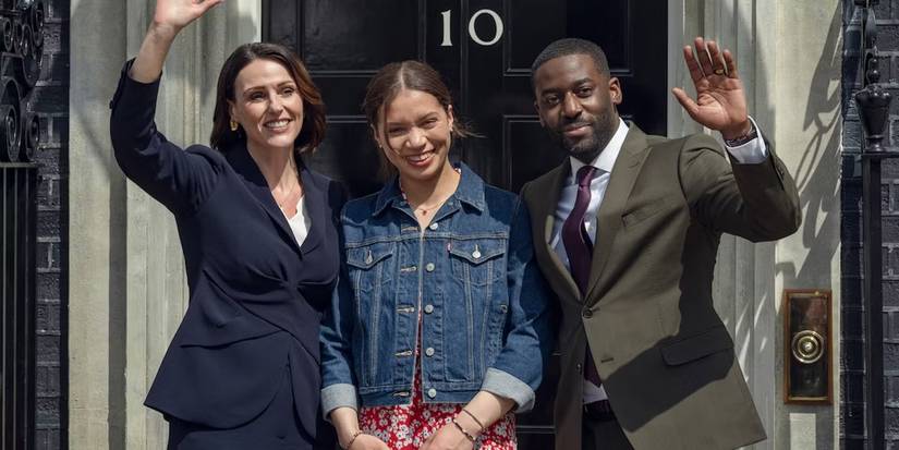 Abigail Dalton and her family in 'Hostage' waving to a crowd off-screen