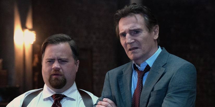 Liam Neeson dan Paul Walter Hauser dalam The Naked Gun (2025)
