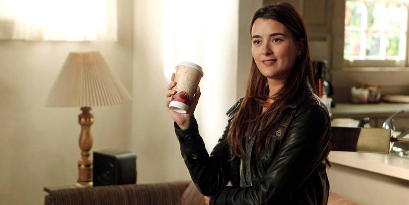 Ziva holds a coffee cup in NCIS
