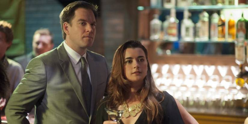Tony and Ziva stand in a bar in NCIS