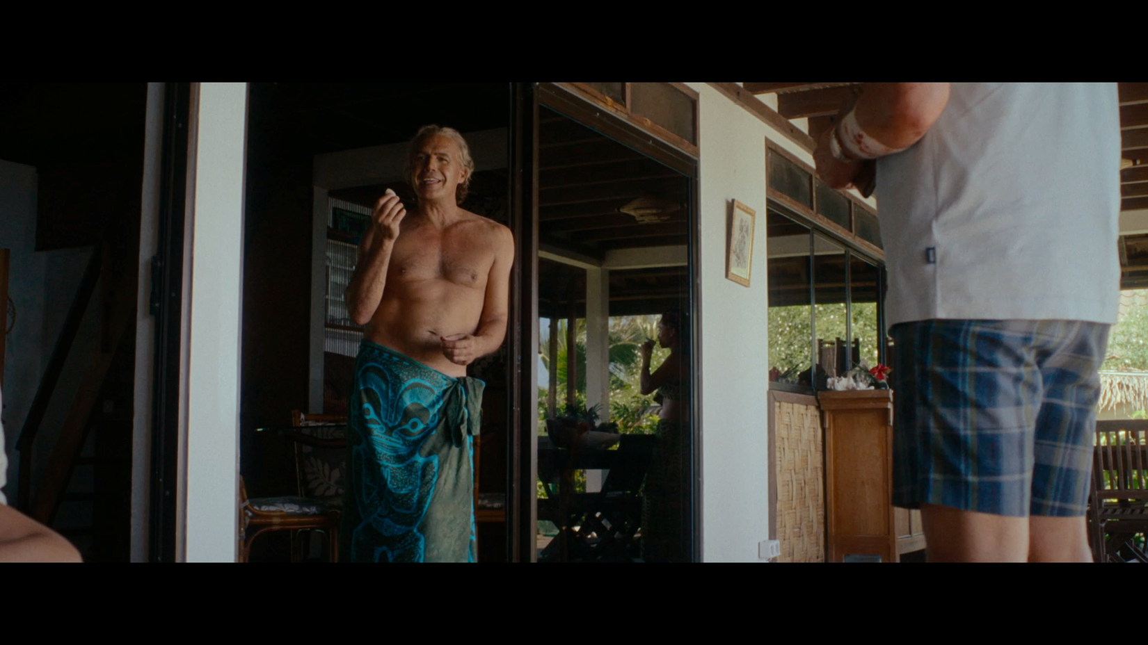 Billy Zane as-Marlon Brando in a sarong in Waltzing with Brando