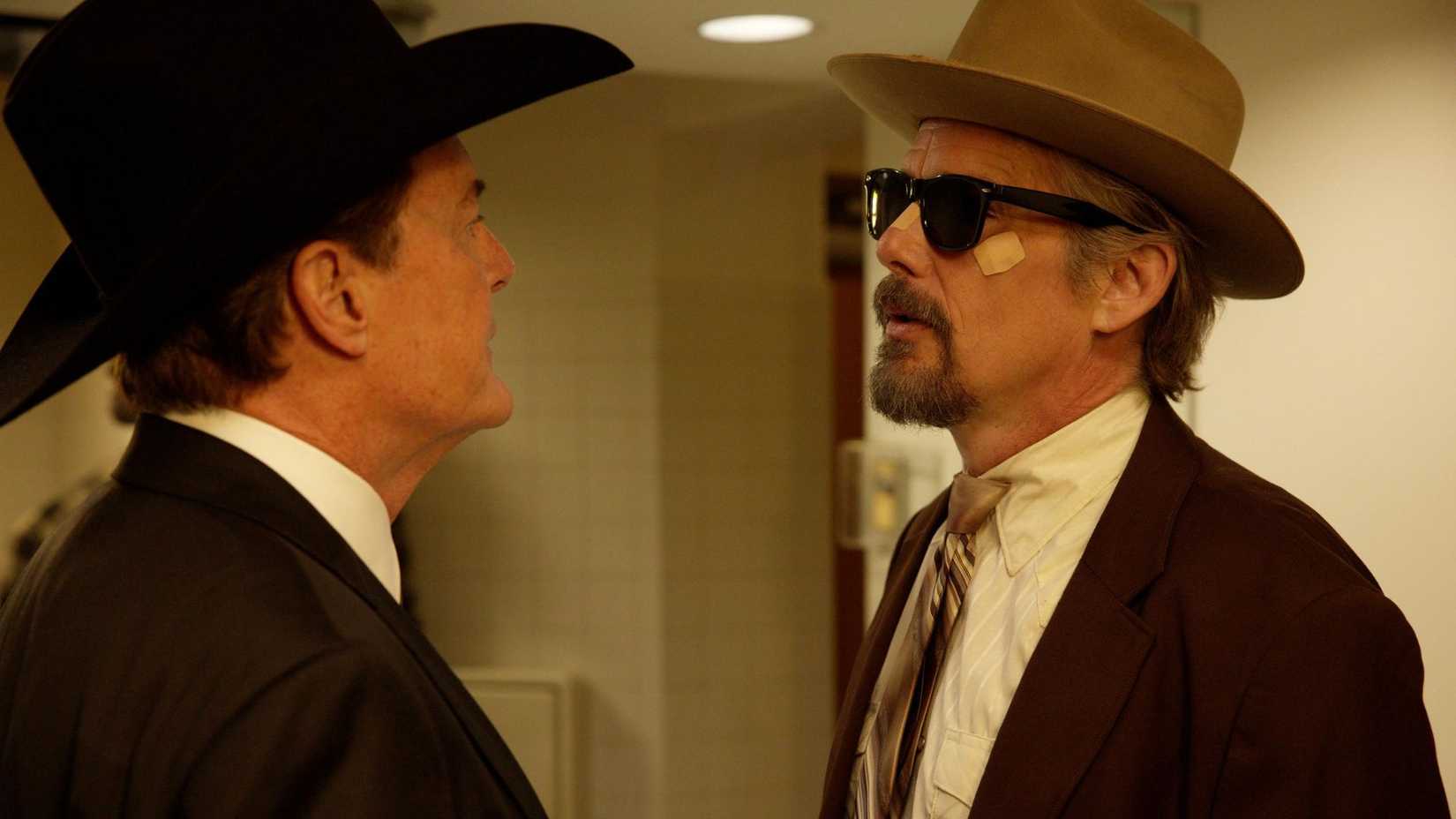 Lee Rayborne (Ethan Hawke) and Donald Washberg (Kyle MacLachlan) in The Lowdown