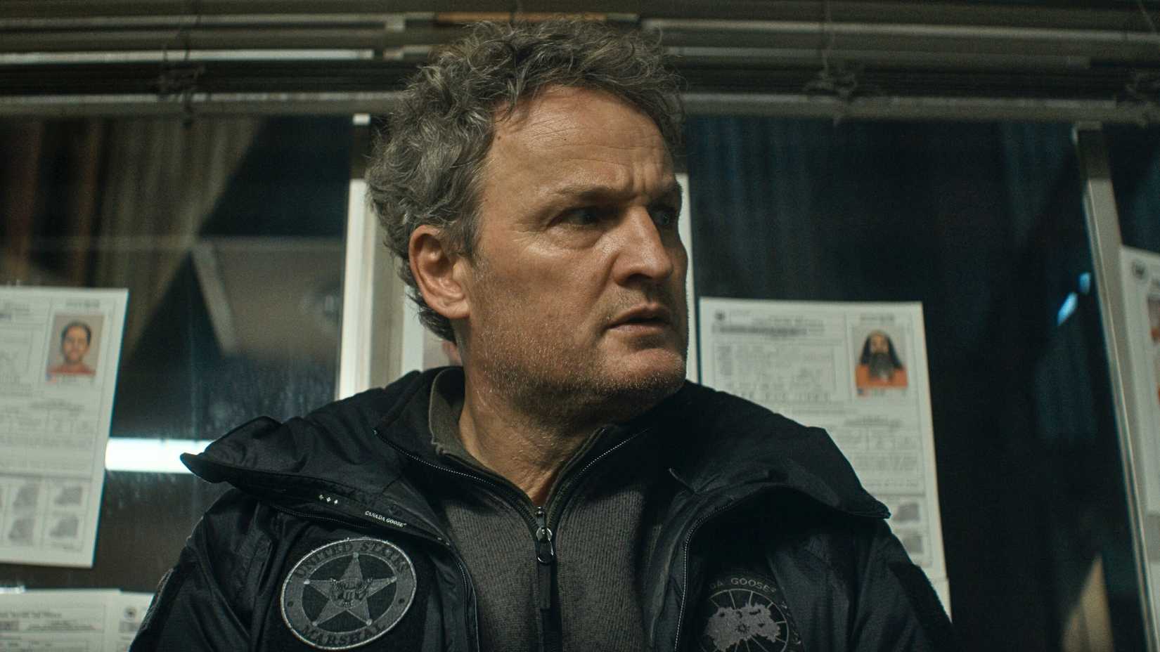 Jason Clarke em cena de produção recente