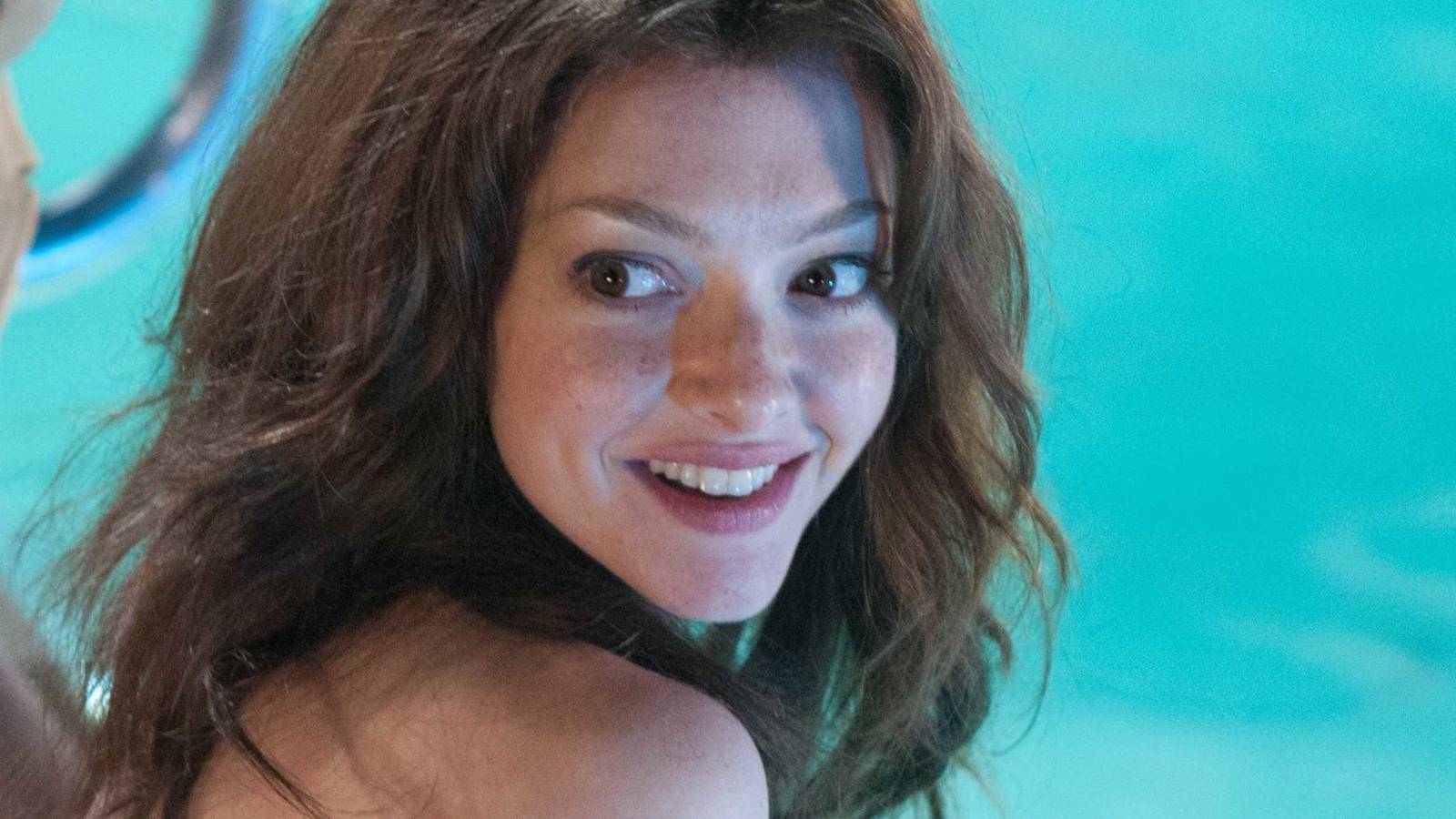 Amanda Seyfried's Forgotten R-Rated Take on Infamous Adult Film Star  Explodes onto Free Streaming, image size:1600x900