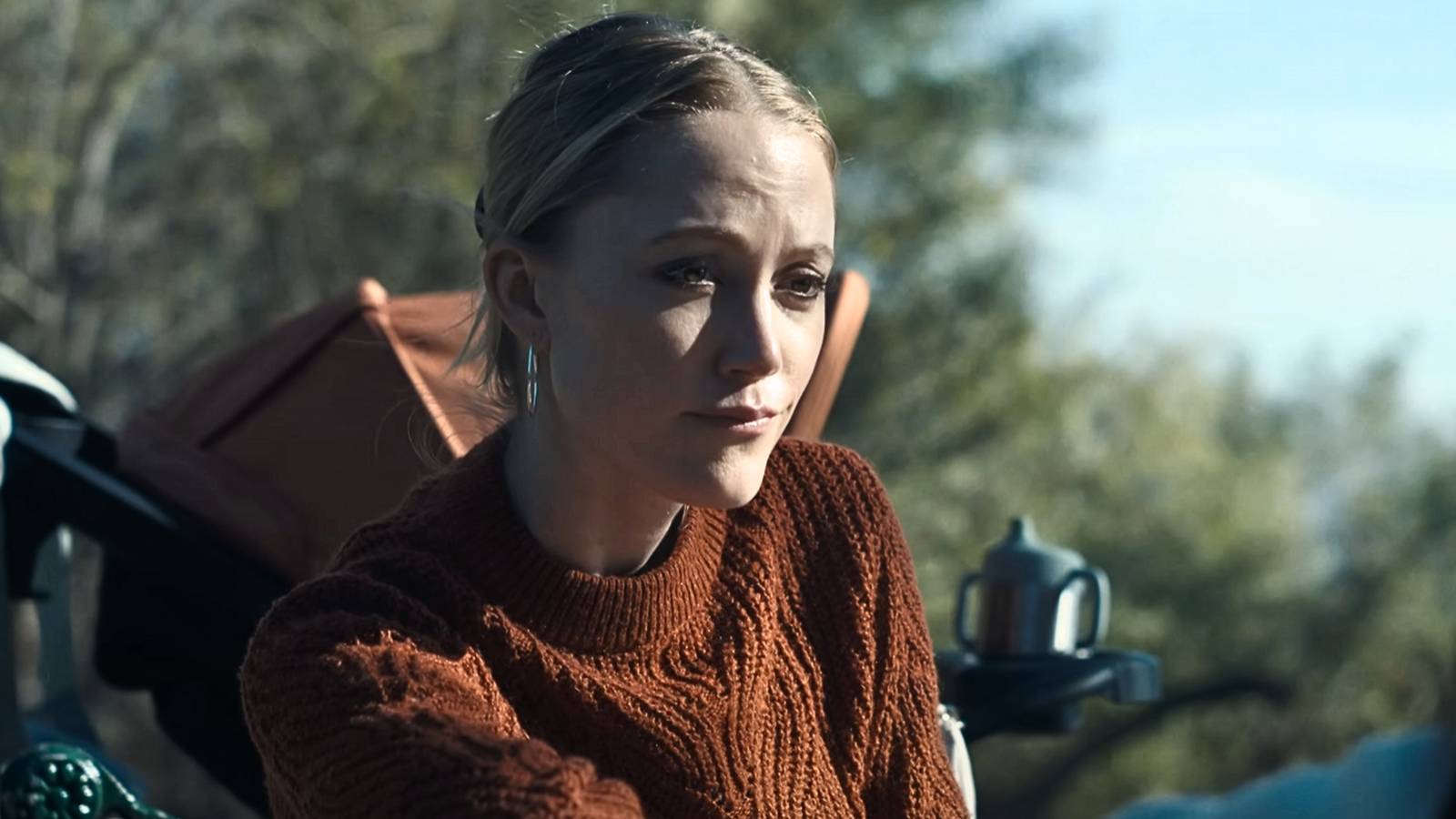 Maika Monroe in The Hand That Rocks the Cradle