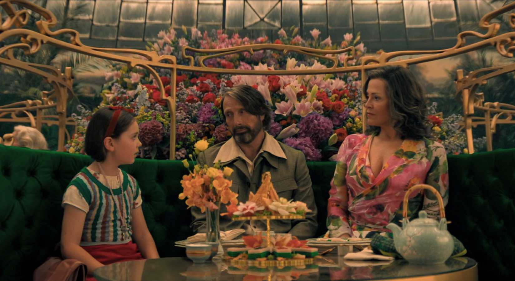 Sophie Sloan Aurora, Mads Mikkelsen and Sigourney Weaver in Dust Bunny