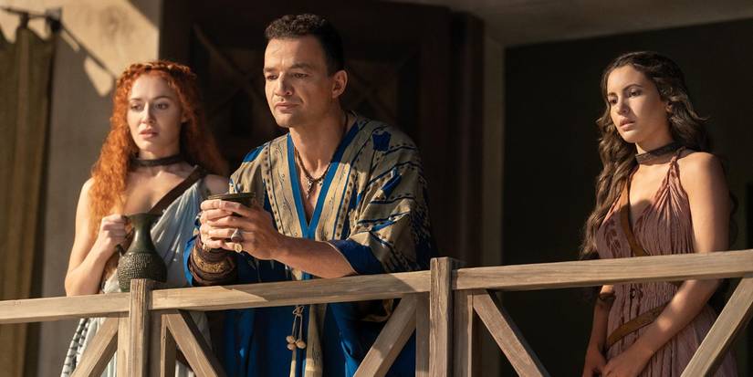 Ashur stands on a balcony in Spartacus: House of Ashur