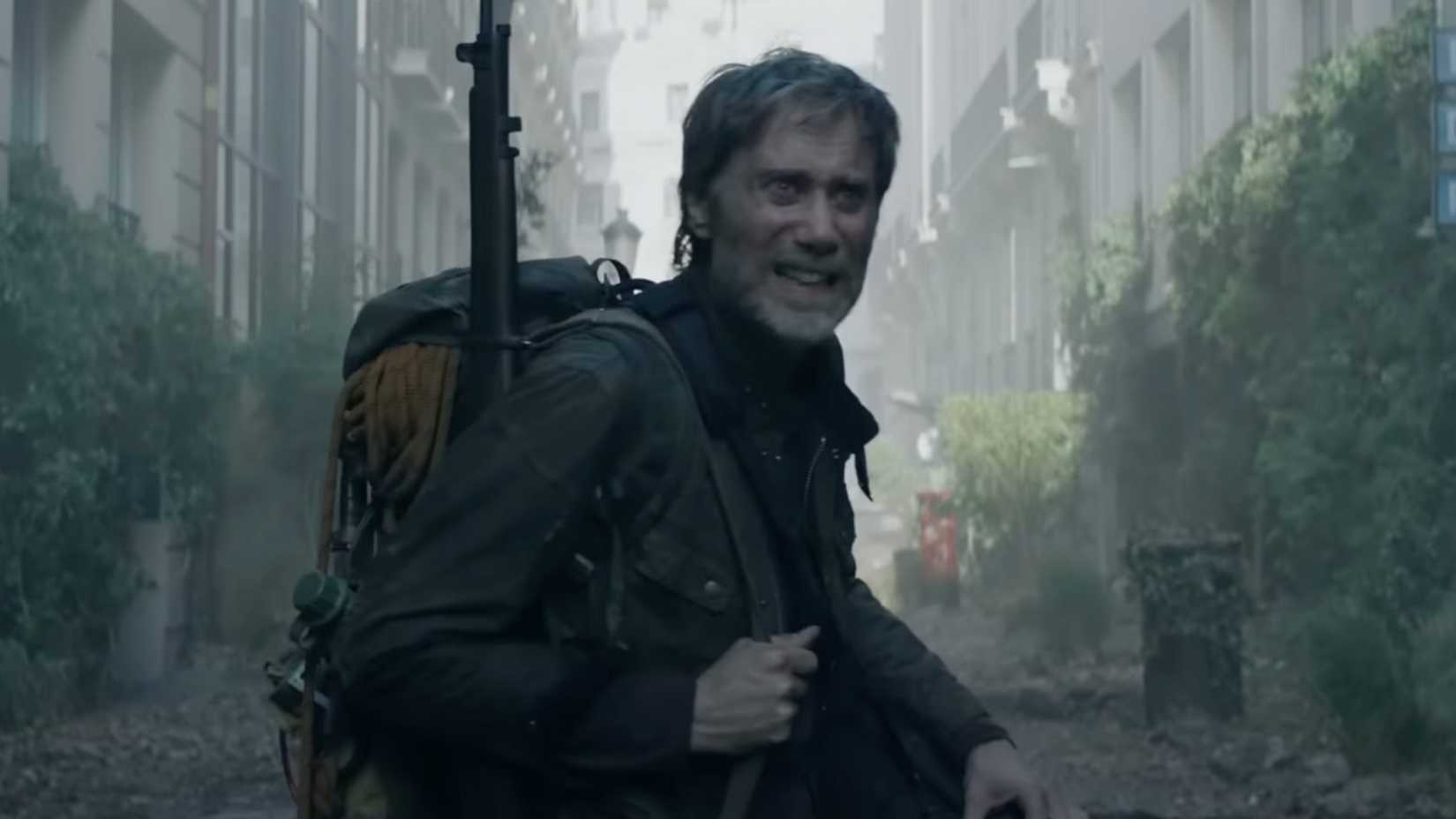 Stephen Merchant in The Walking Dead Daryl Dixon walking down a street