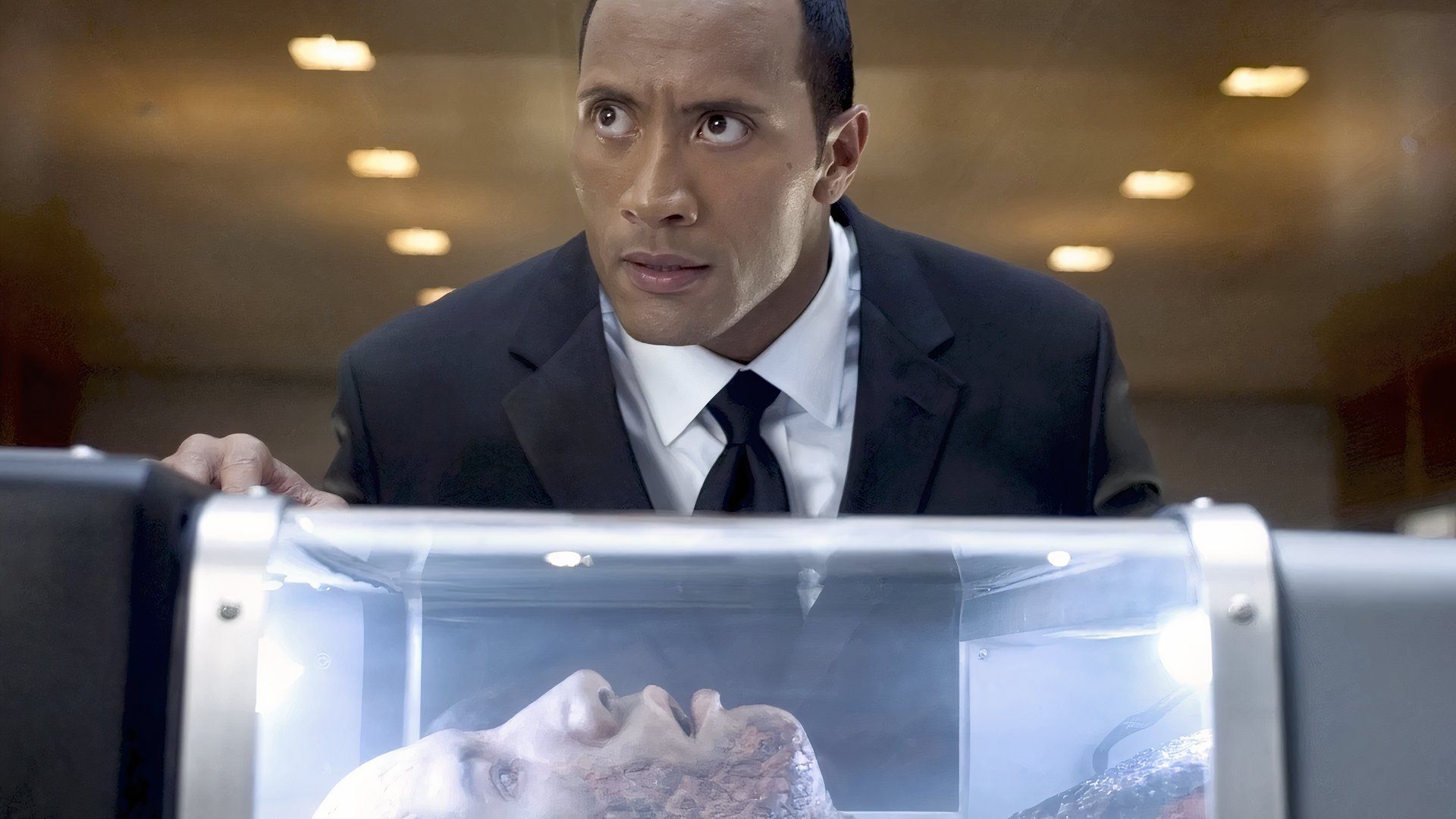 Boxer Santaros finding out about his past self in Southland Tales
