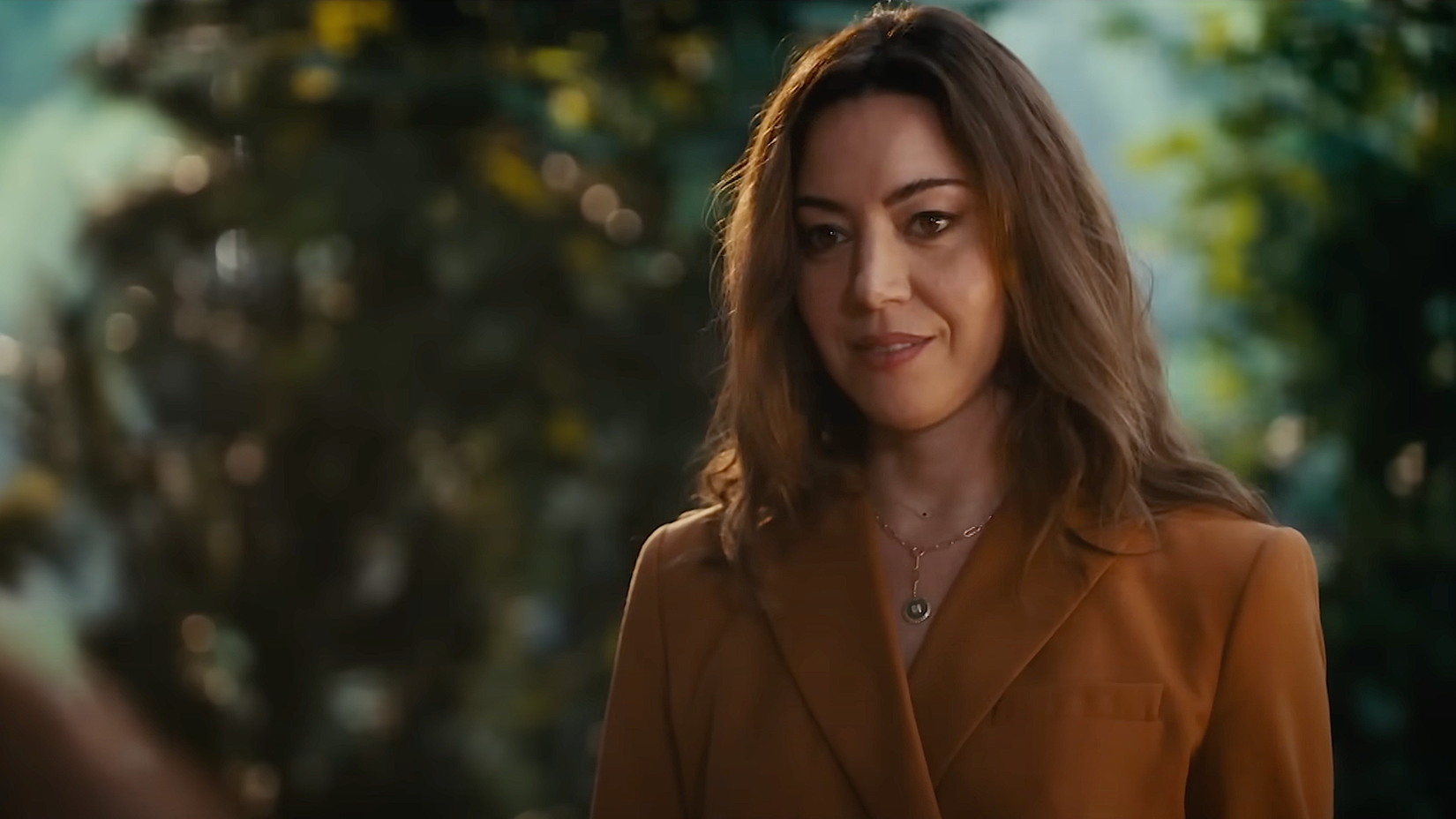 Aubrey Plaza in SNL's The Hunting Wives Parody