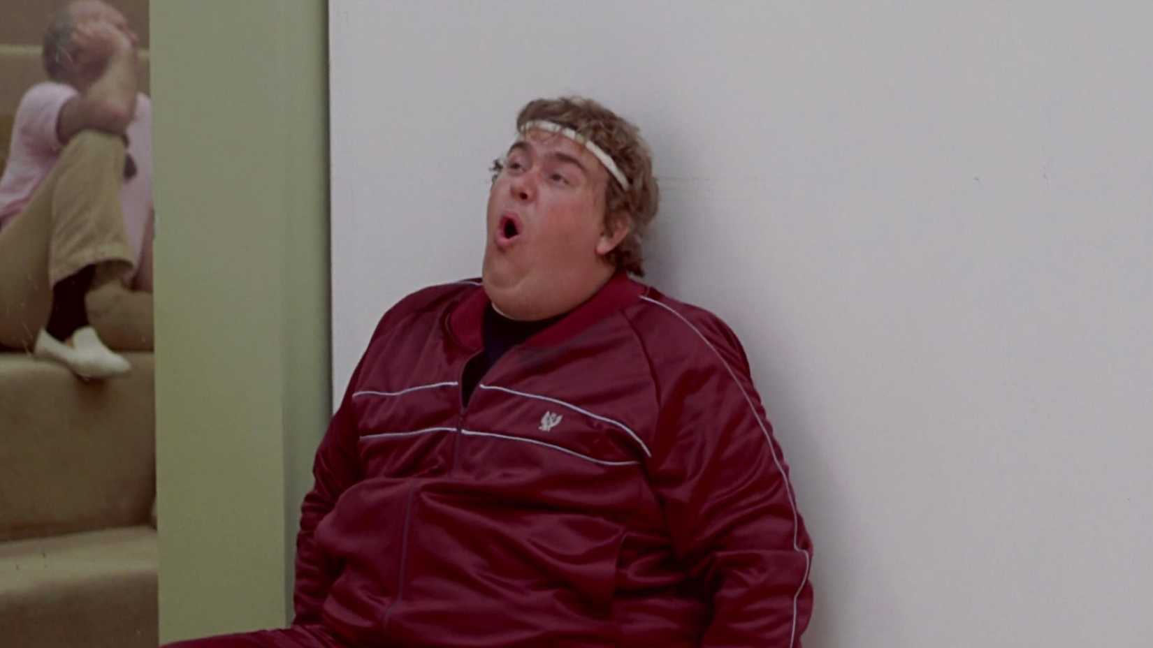 John Candy sitting down with his mouth open in Splash