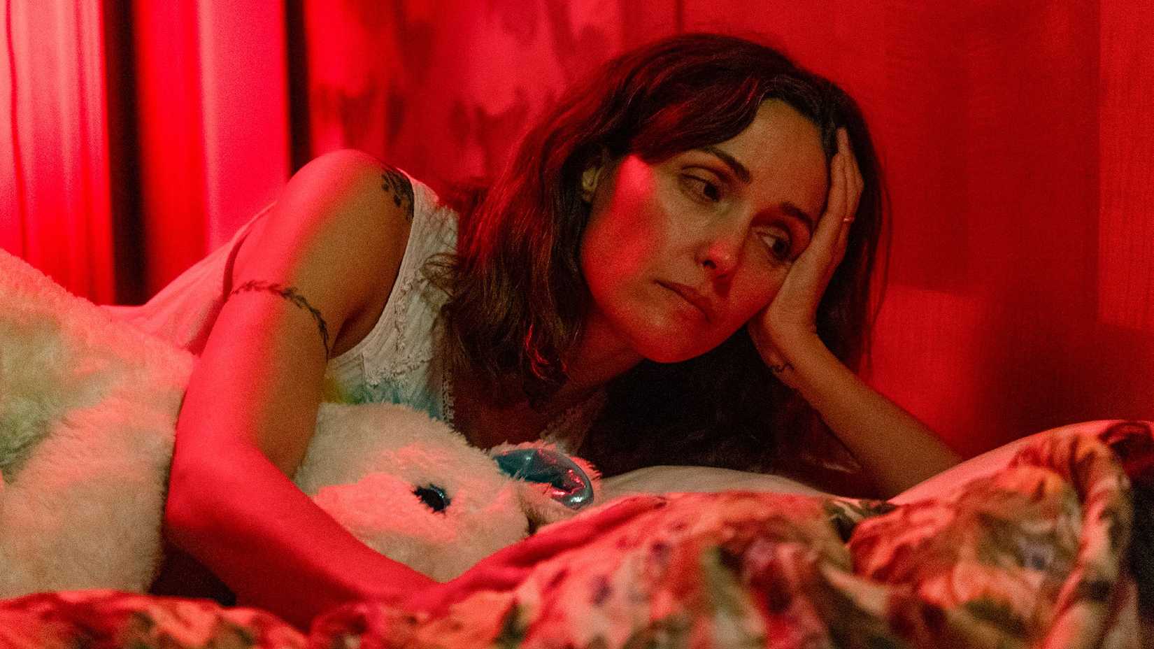 Rose Byrne Seandainya Aku Punya Kaki, Aku Akan Menendangmu