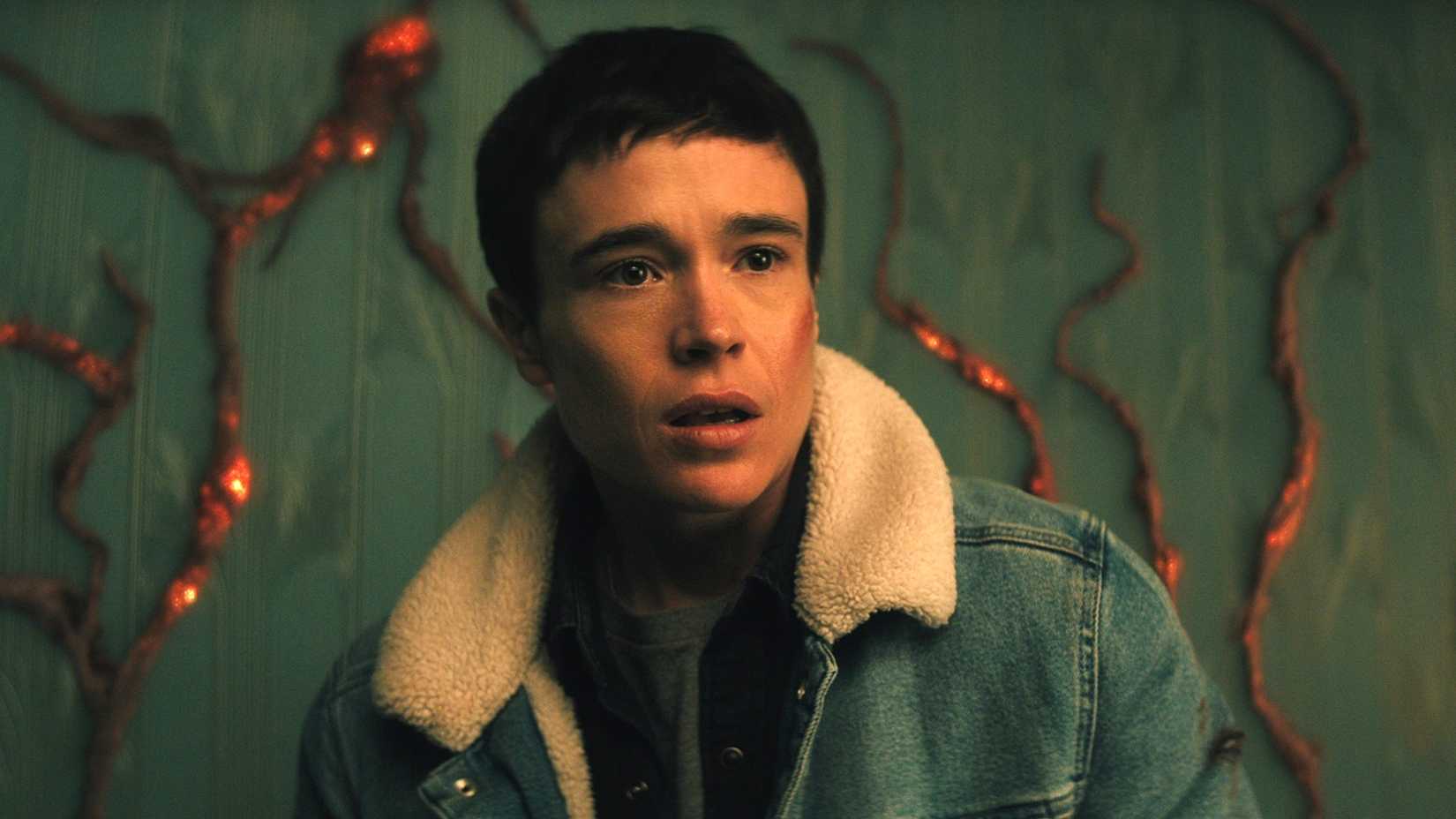 Elliot Page em cena de produção.