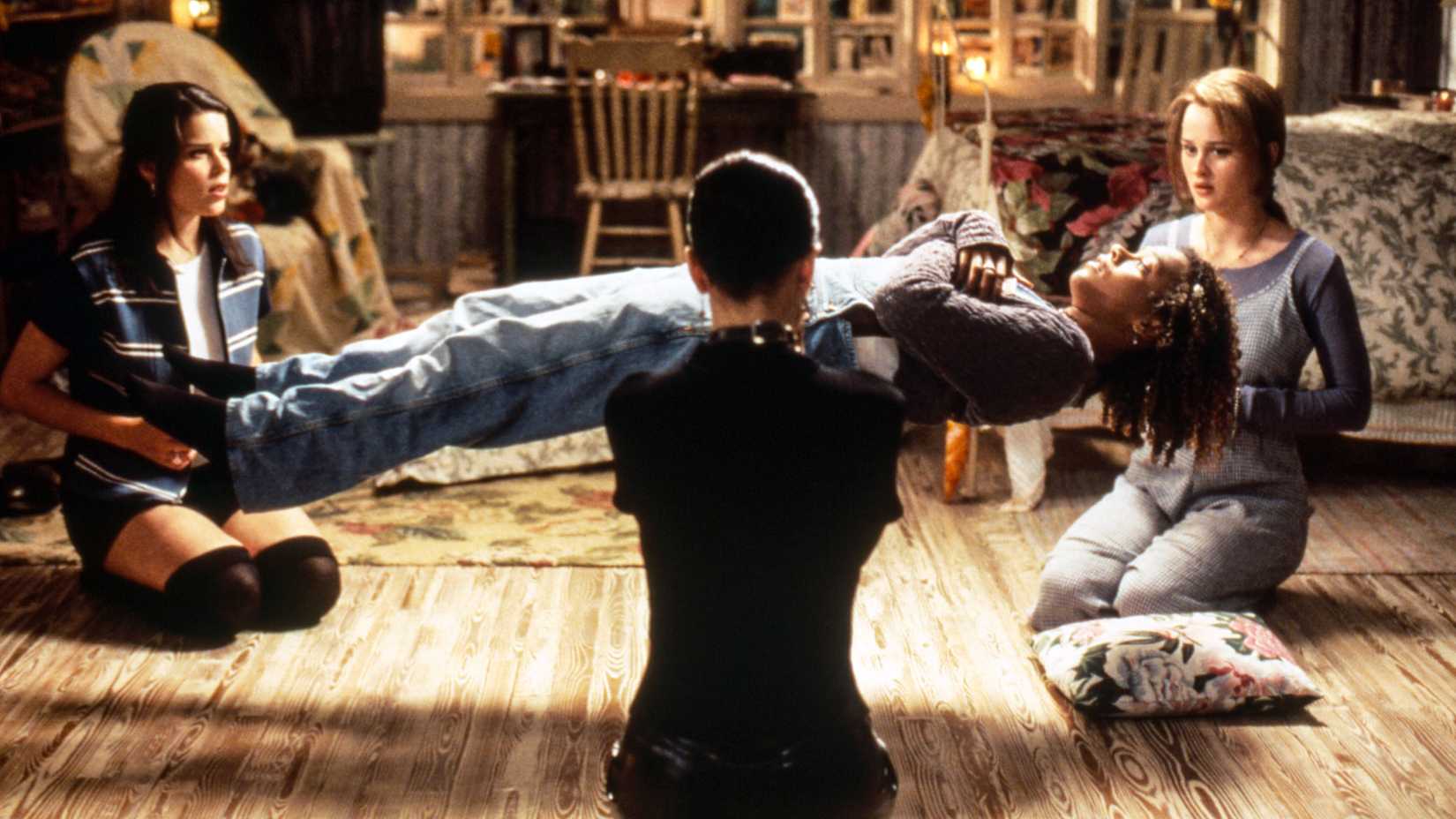 Robin Tunney, Fairuza Balk, Neve Campbell, and Rachel True in The Craft