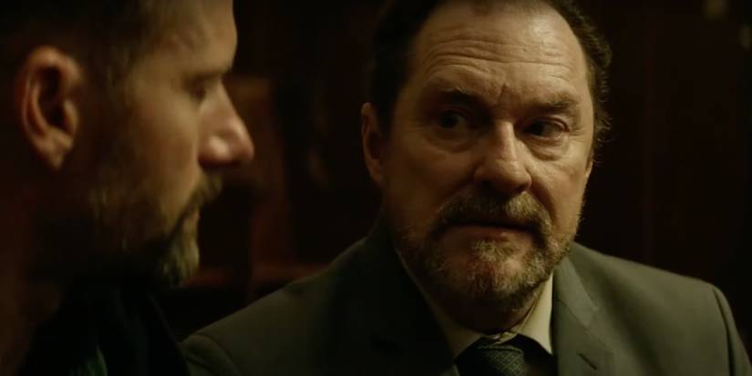 James Lasombra (James Badge Dale) talks with cult leader Arthur Parsons (Stephen Root) in The Empty Man (2020)