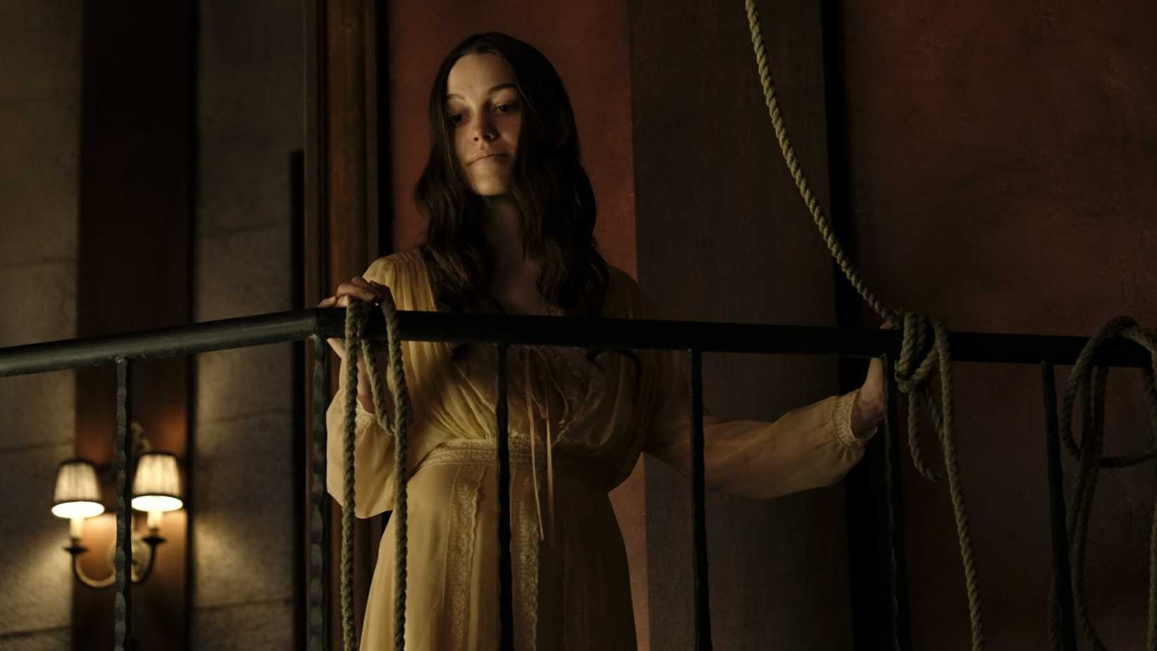Victoria Pedretti in The Haunting of Hill House
