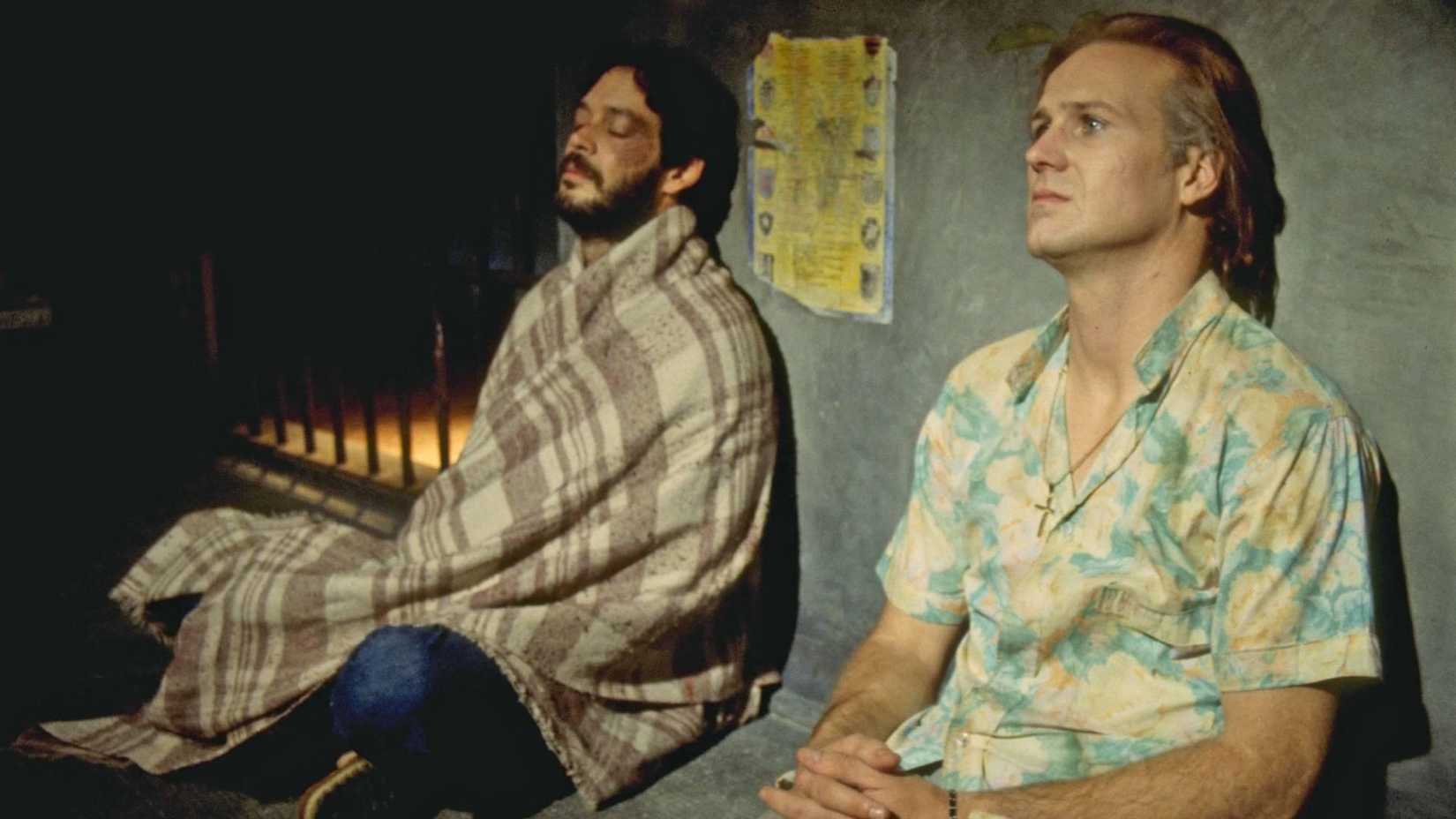 William Hurt as Luis Molina and Raul Julia as Valentin Arregui in Kiss of the Spider Woman