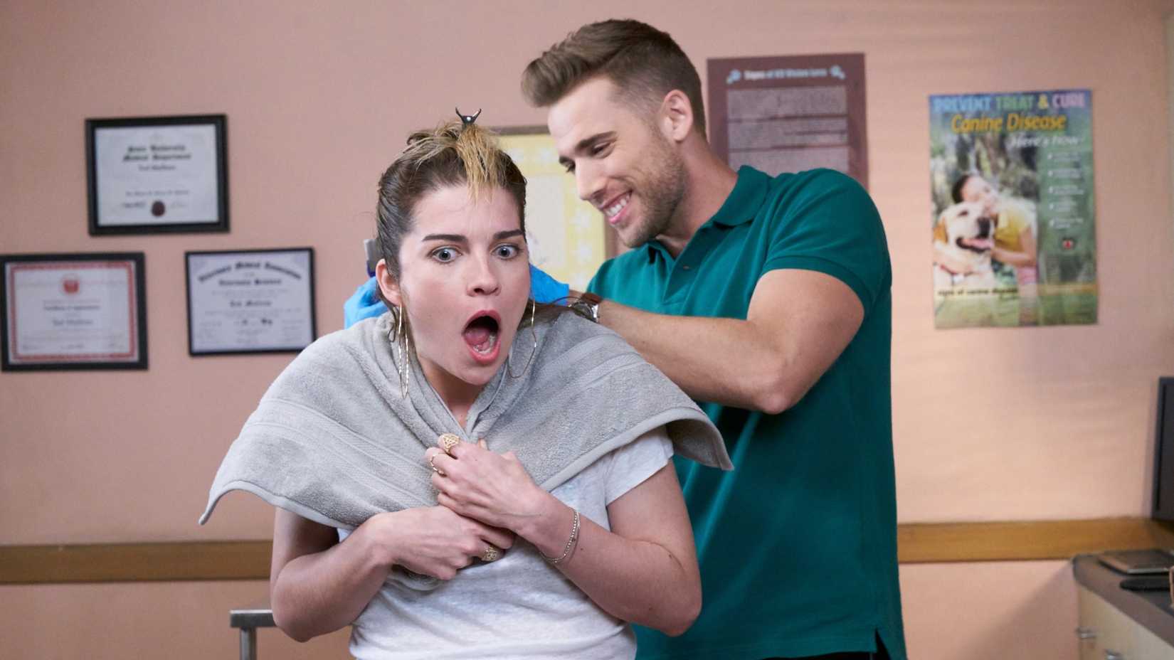 Annie Murphy and Dustin Milligan in Schitt's Creek at a doctor's office