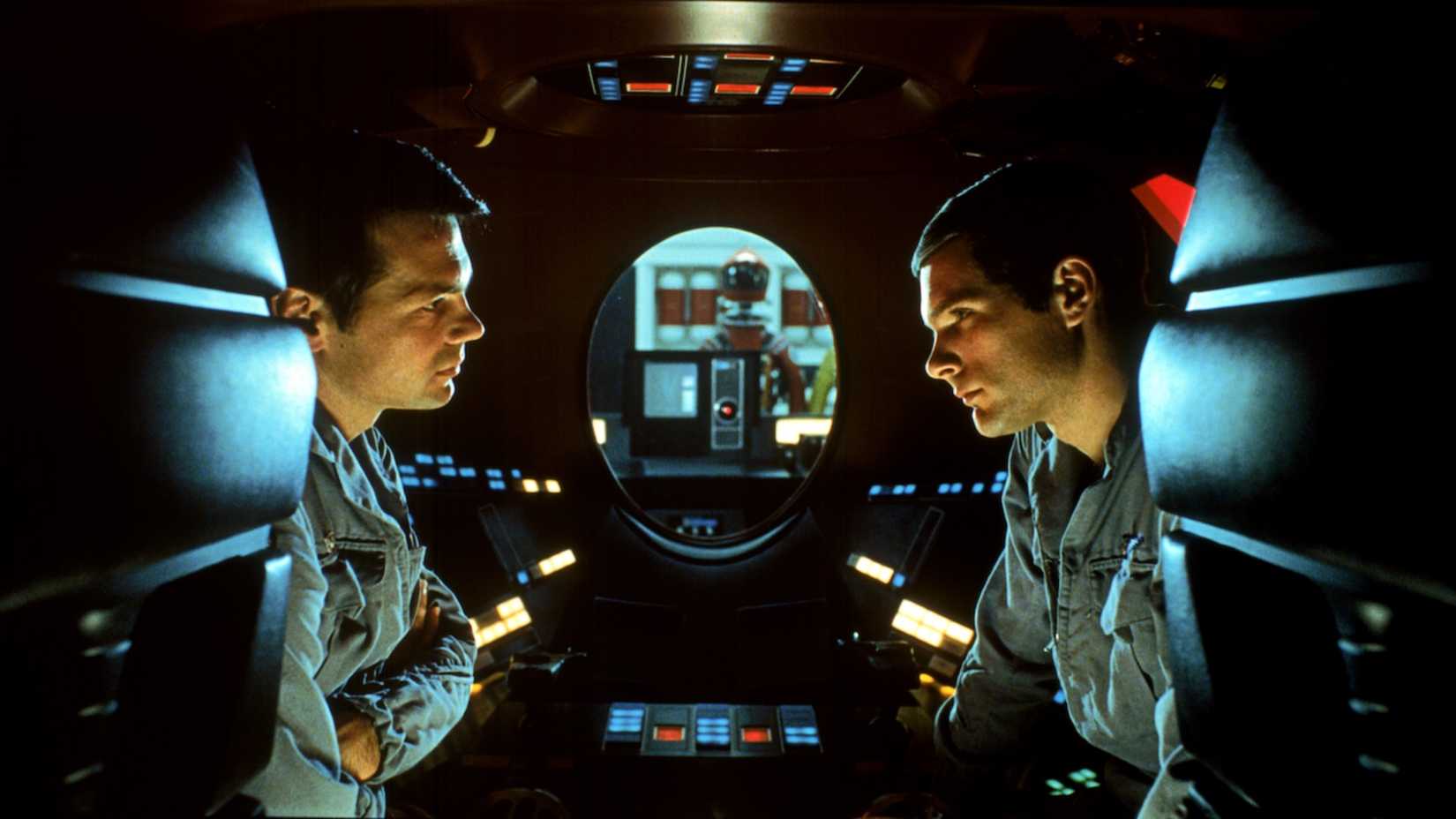 bowman and Boone talk inside the pod in 2001 a space odyssey
