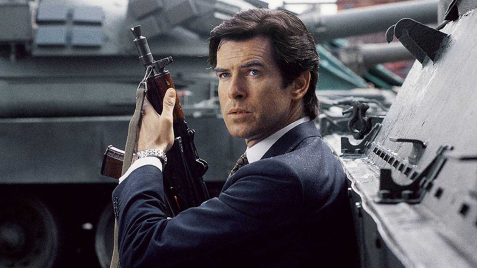 Bond holds a machine gun in GoldenEye