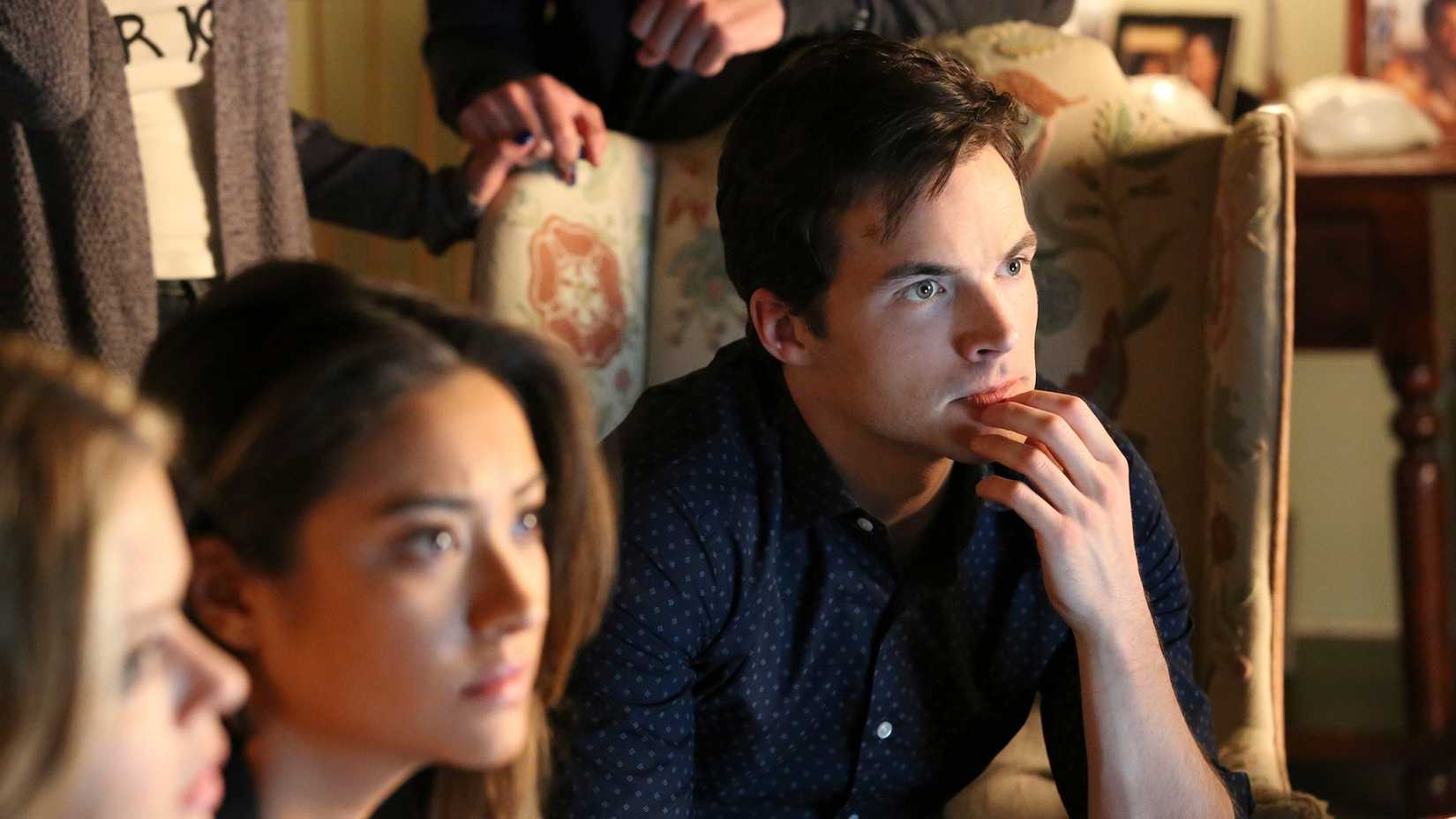 Ian Harding as Ezra Fitz in Pretty Little Liars