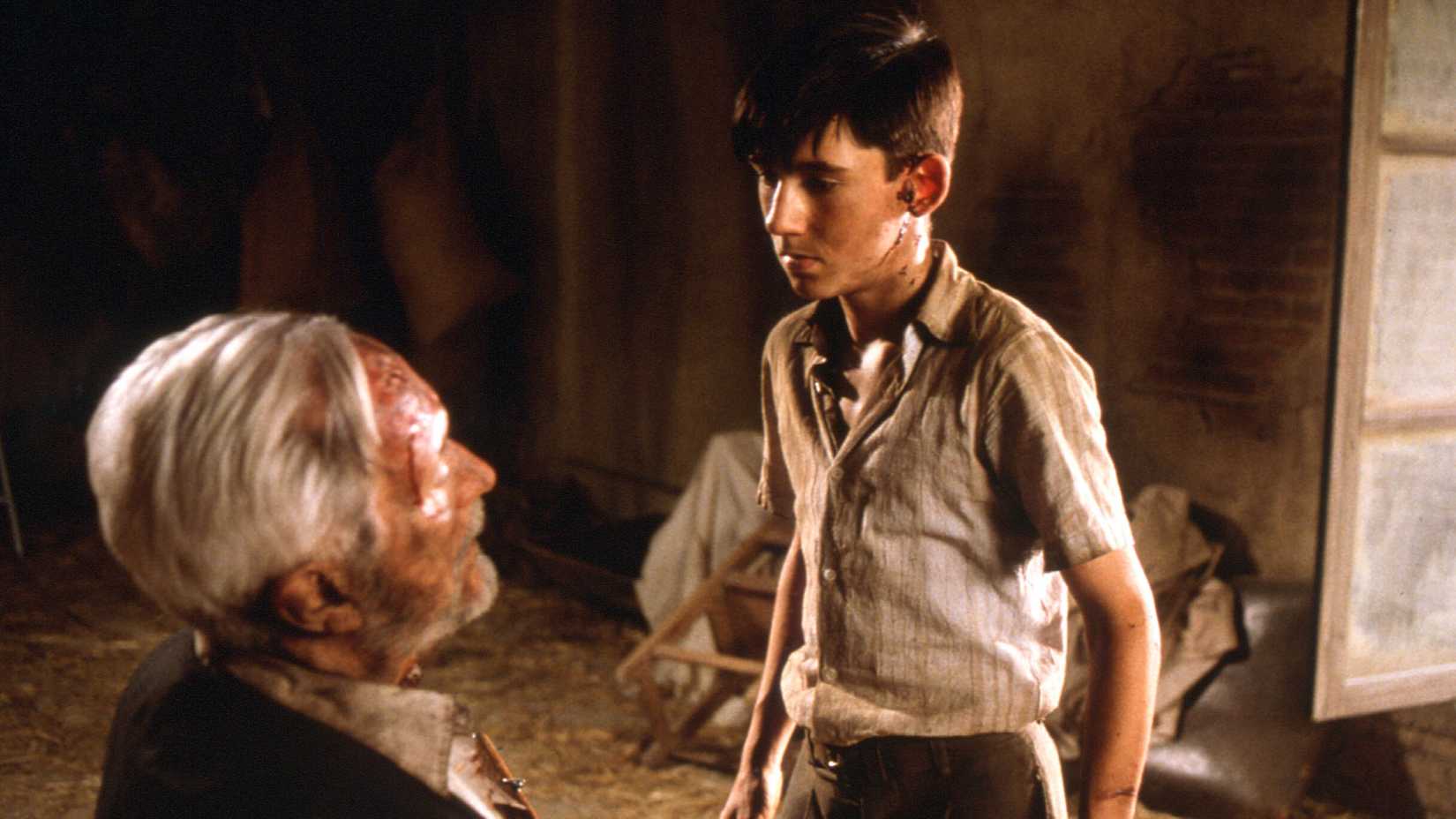 Íñigo Garcés and Federico Luppi in The Devil's Comeback