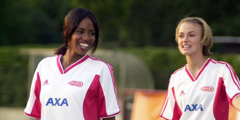 Keira Knightley and Shaznay Lewis in Bend It Like Beckham-1
