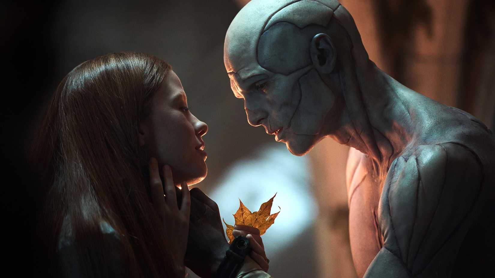 Mia Goth, Jacob Elordi in Frankenstein