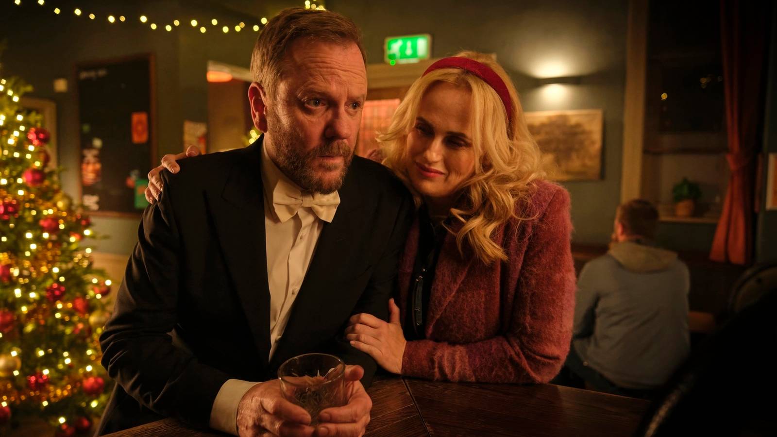 Kiefer Sutherland Goes Meta as a Washed-Up Action Star in Exclusive Clip From Christmas Comedy ‘Tinsel Town’ Kiefer Sutherland Goes Meta as a Washed-Up Action Star in Exclusive Clip From Christmas Comedy ‘Tinsel Town’