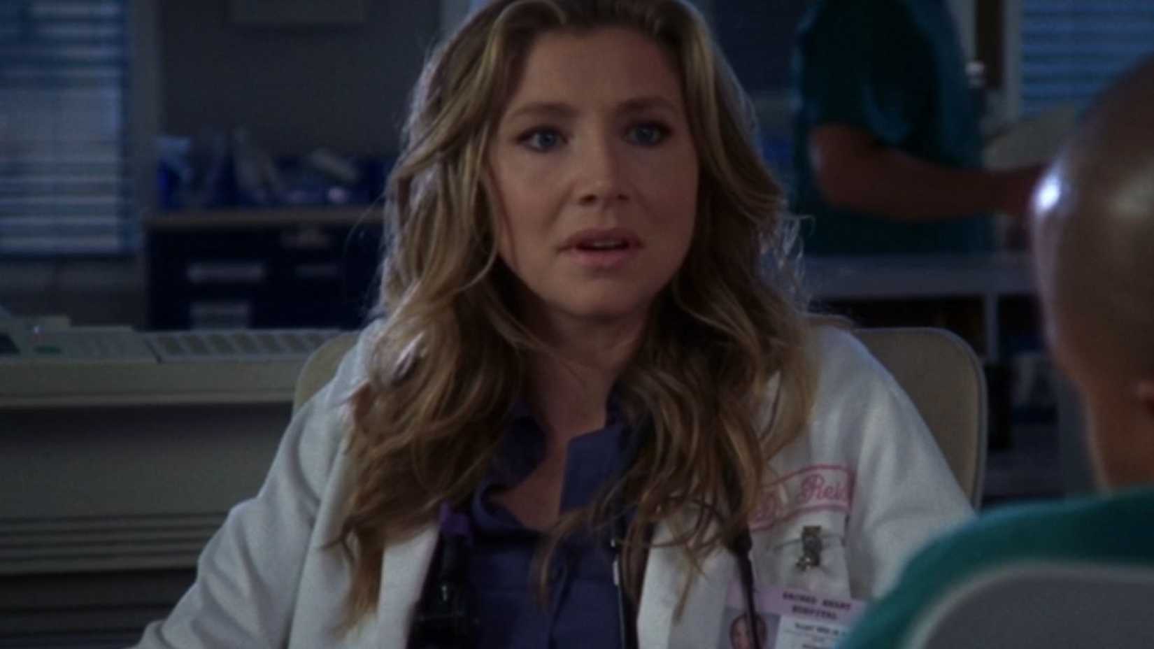 Sarah Chalke looked worried as Elliot Reid in Scrubs