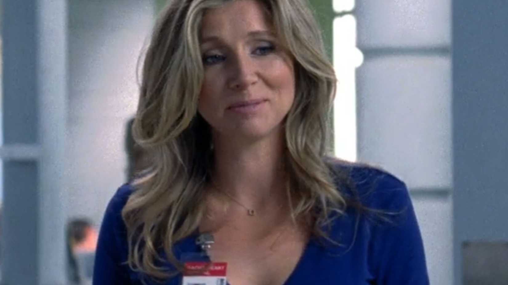 Sarah Chalke smirking as Elliot in Scrubs
