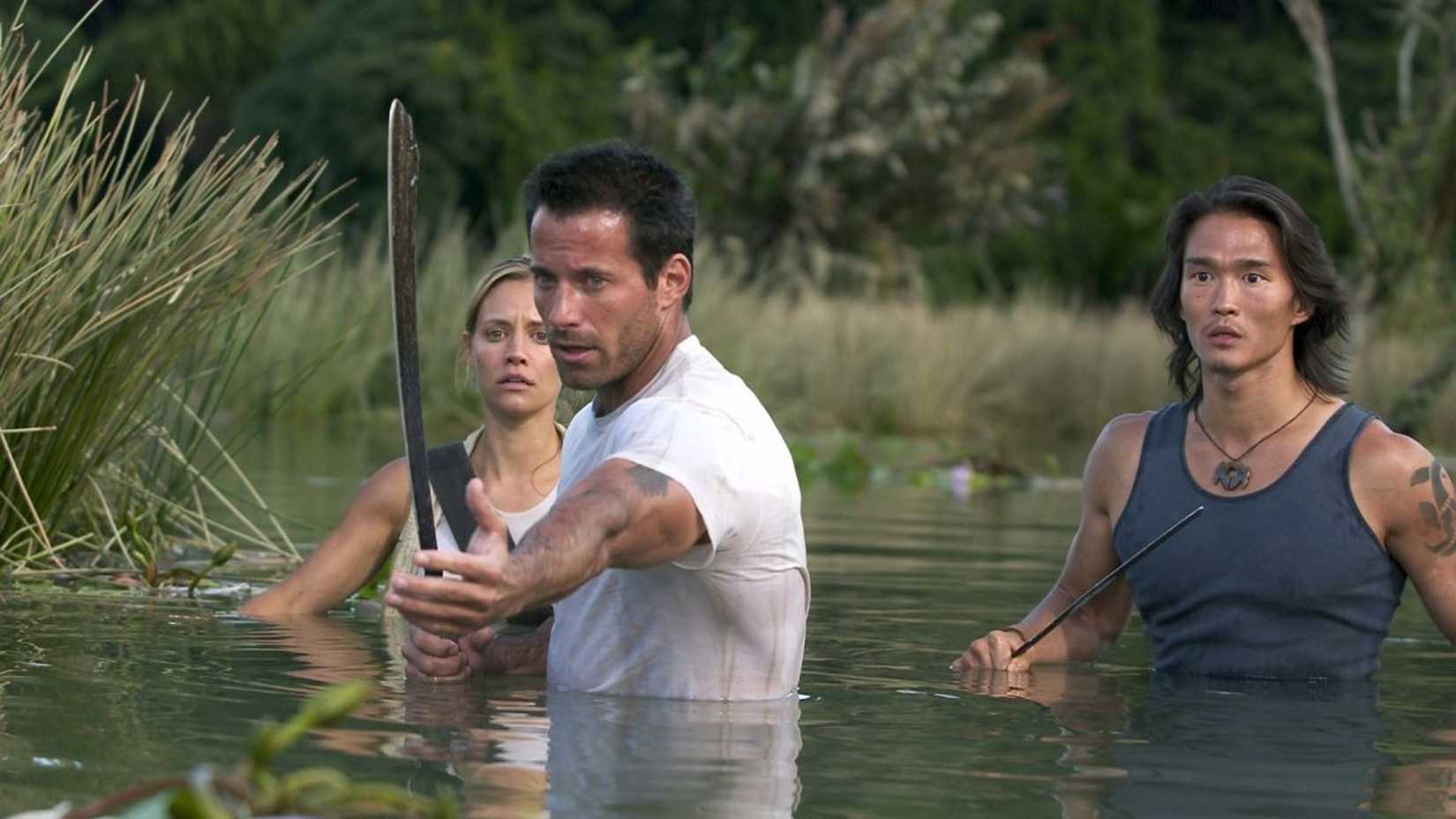 Cast of 'Anacondas: The Hunt for the Blood Orchid' in a river.