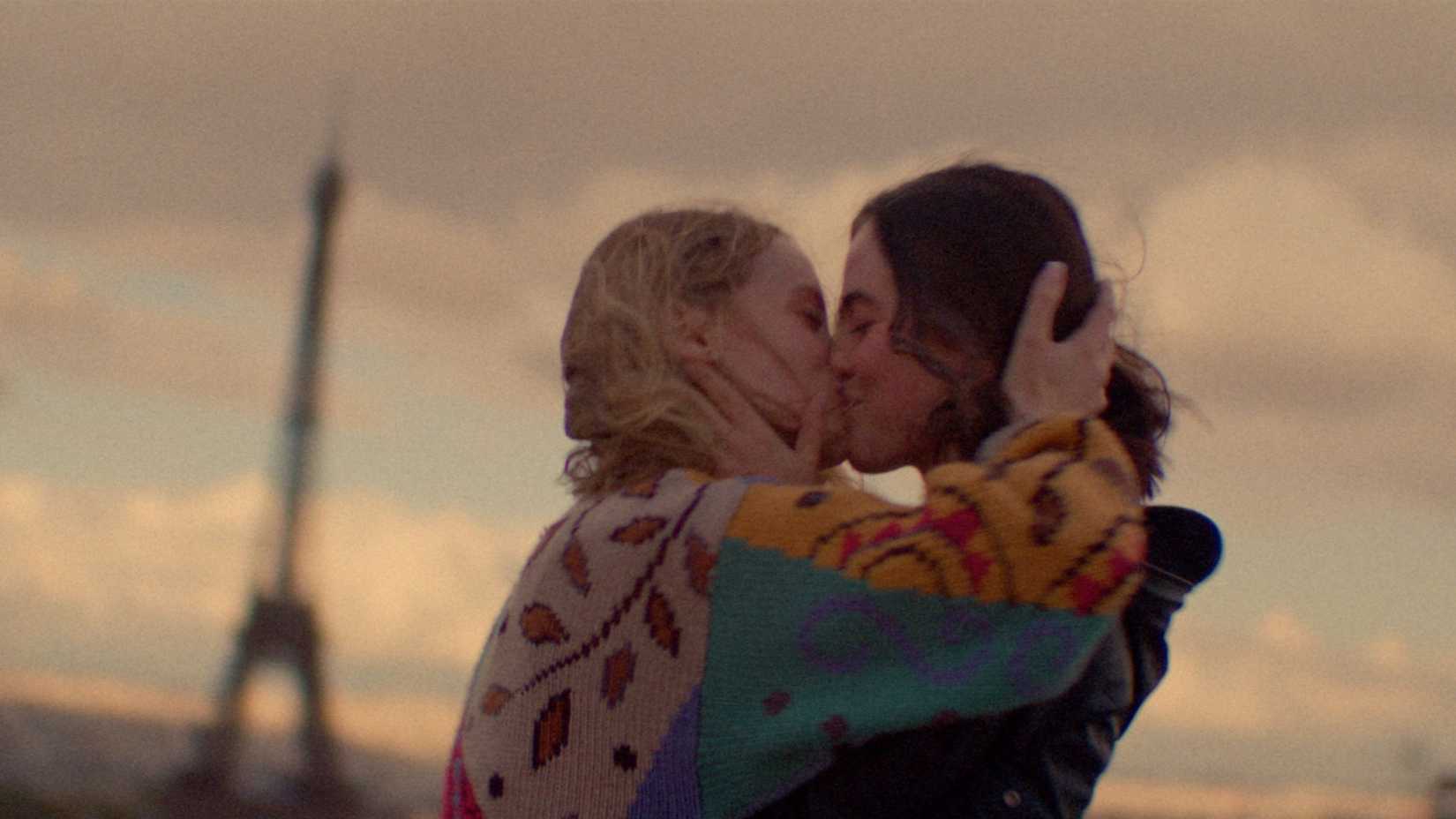 Cassandra Naud, Lisa Delmar in Kurtis David Harder’s INFLUENCERS.