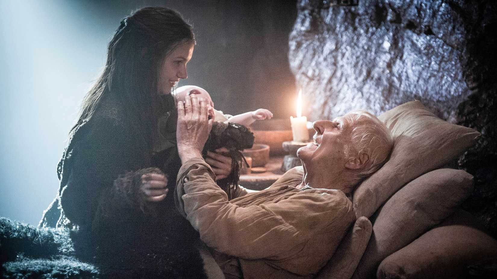 Gilly and Maester Aemon in Game of Thrones Season 5