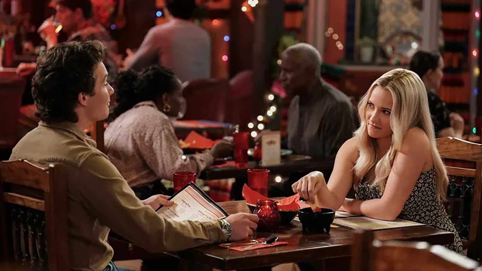 Georgie and Mandy eating at the Mexican restaurant in Georgie & Mandy's First Marriage.