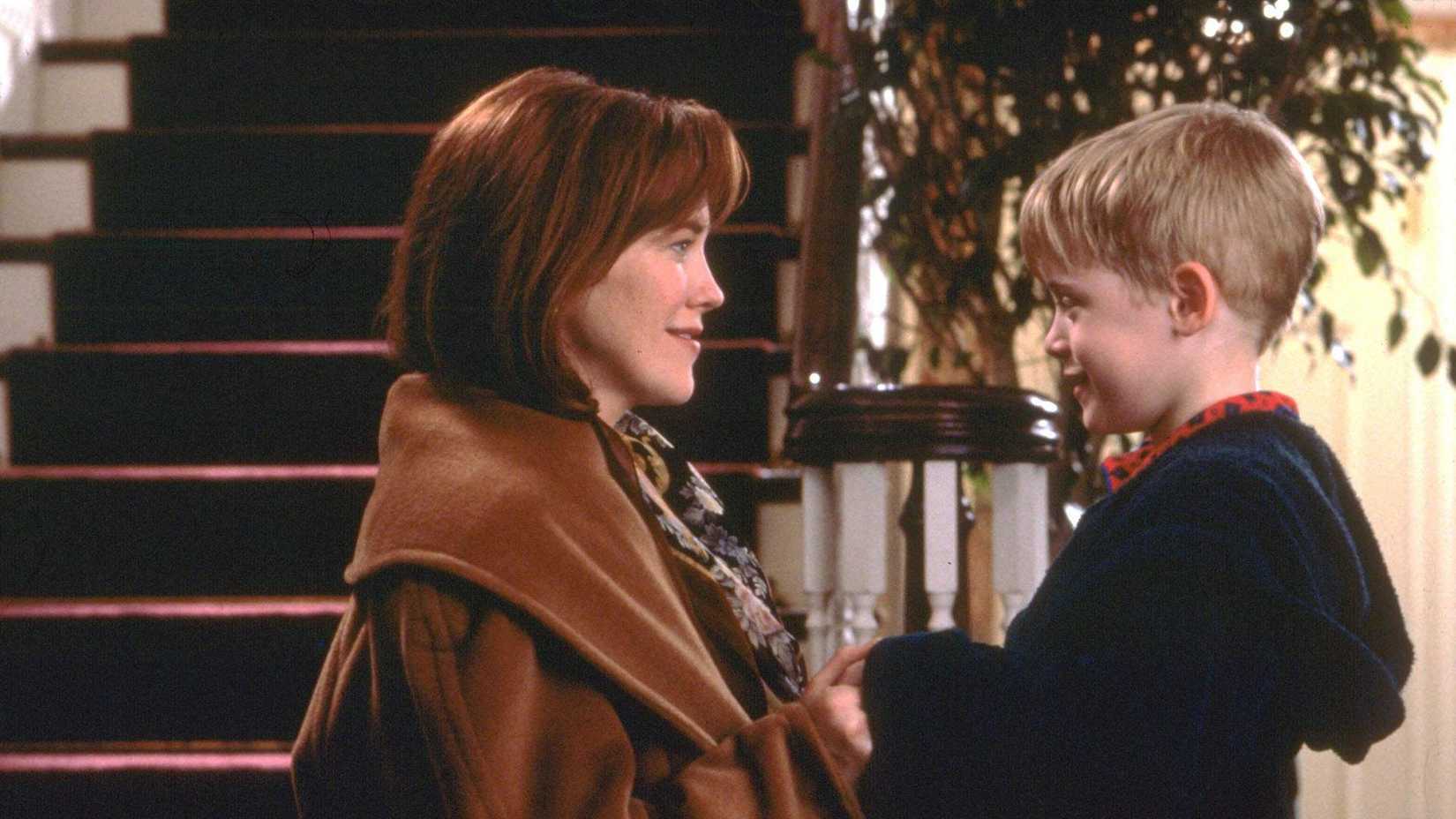 Catherine O'Hara and Macaulay Culkin in Home Alone