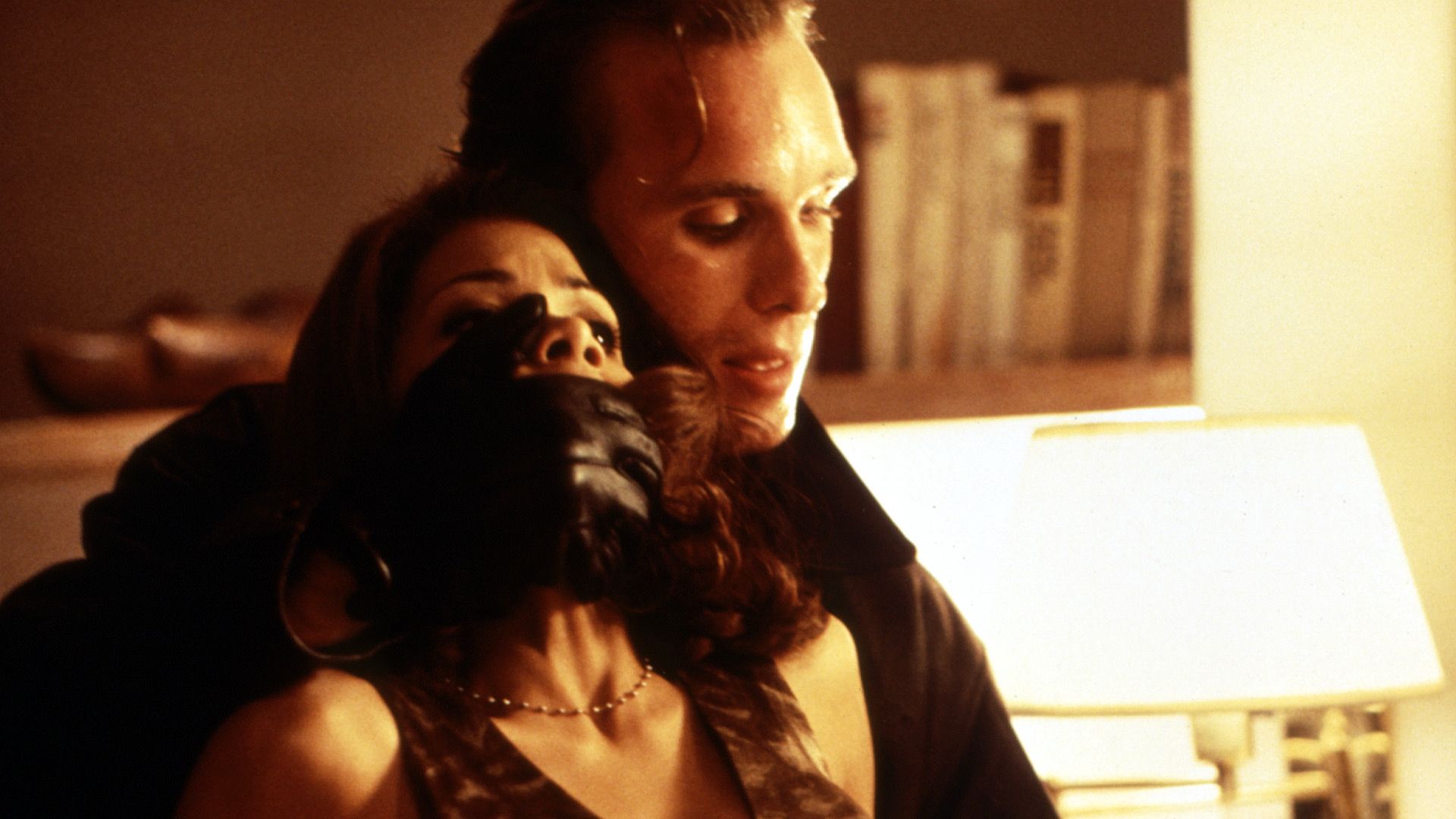 Peter Greene and Halle Berry in The Rich Man's Wife