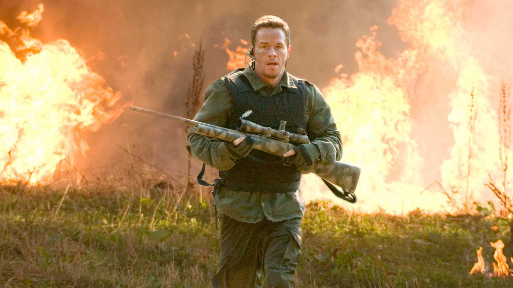 Mark Wahlberg em cena de Atirador