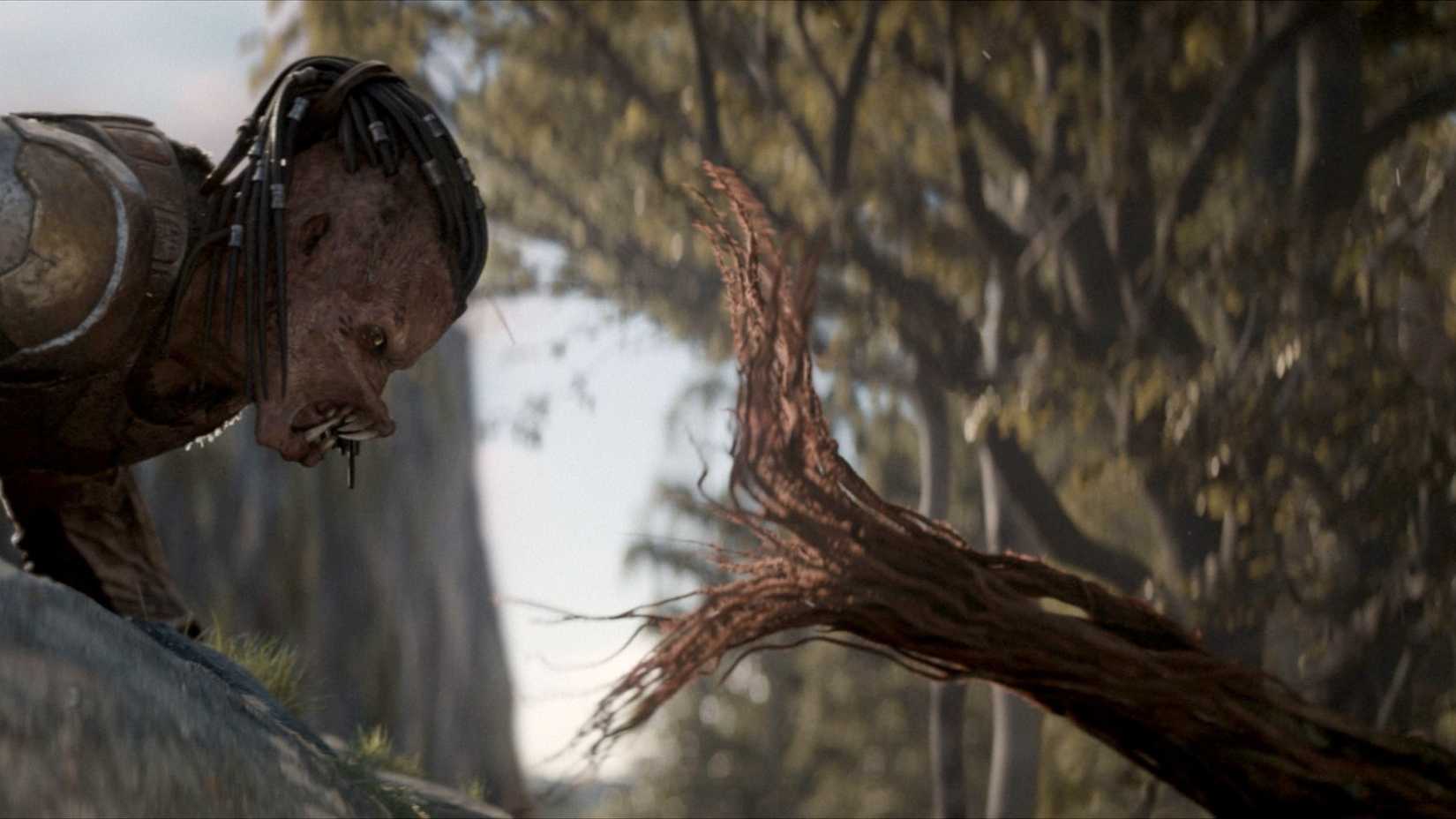 Dek facing down a killer vine in Predator: Badlands