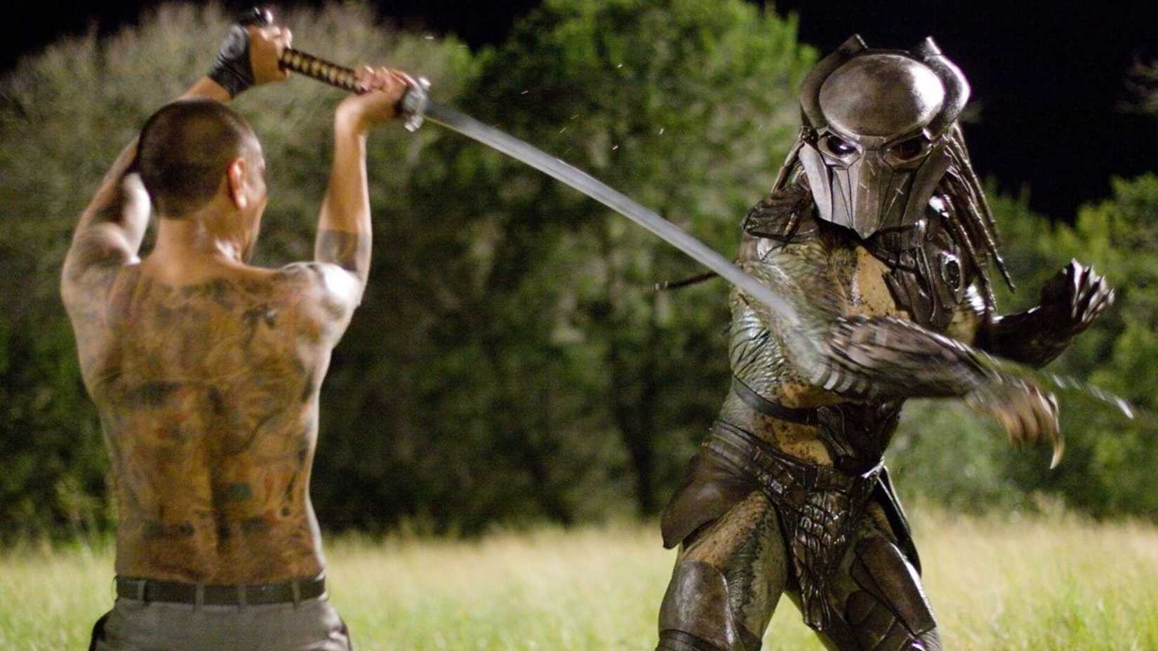 Falconer Predator in a sword fight in Predators (2010)