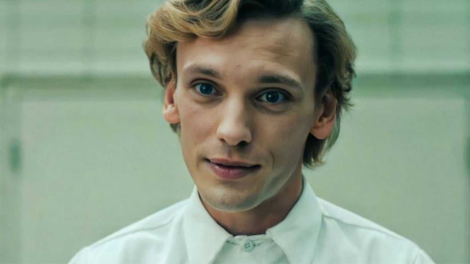 Henry smiling in Stranger Things.