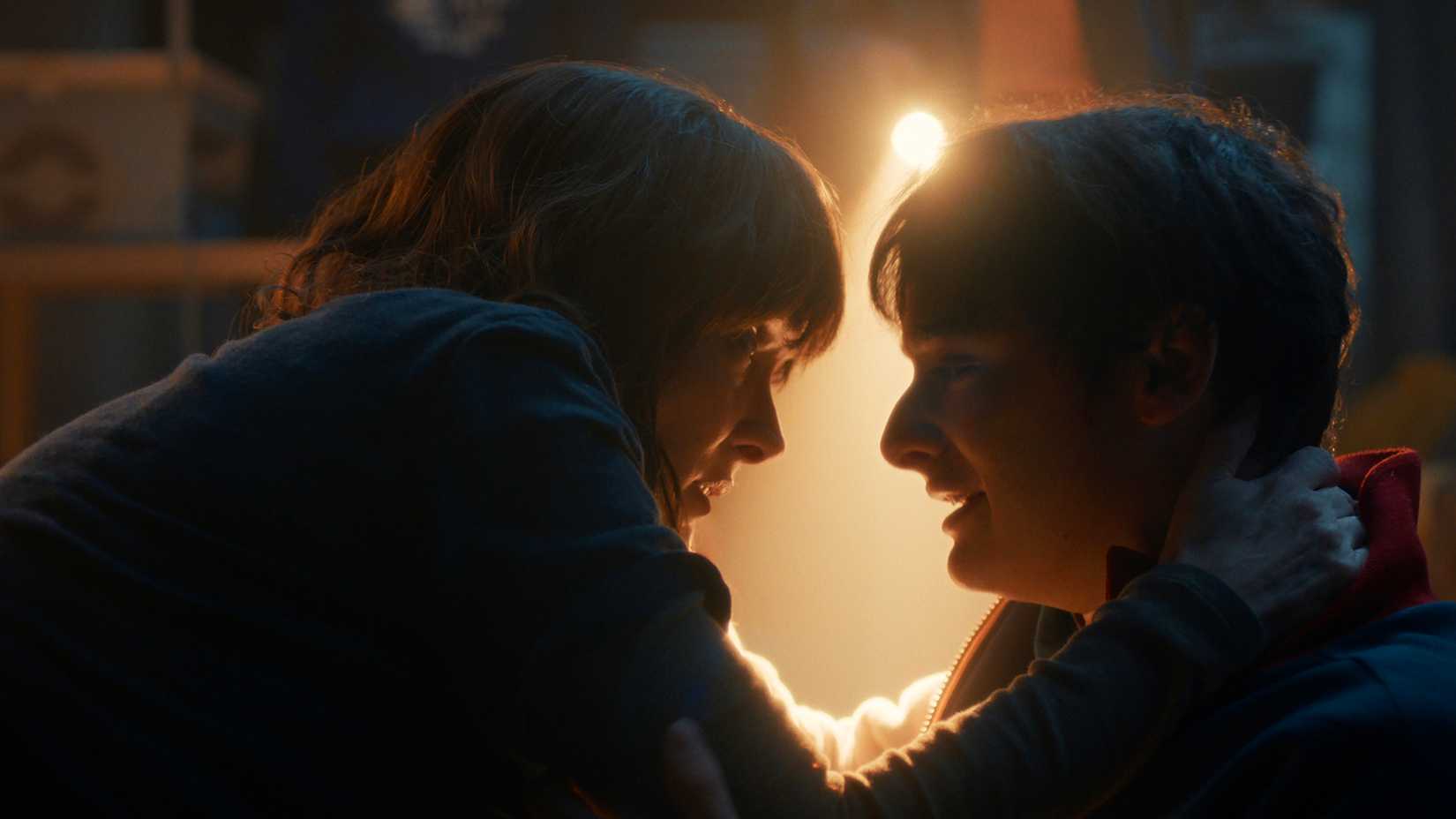 stranger things joyce will hug