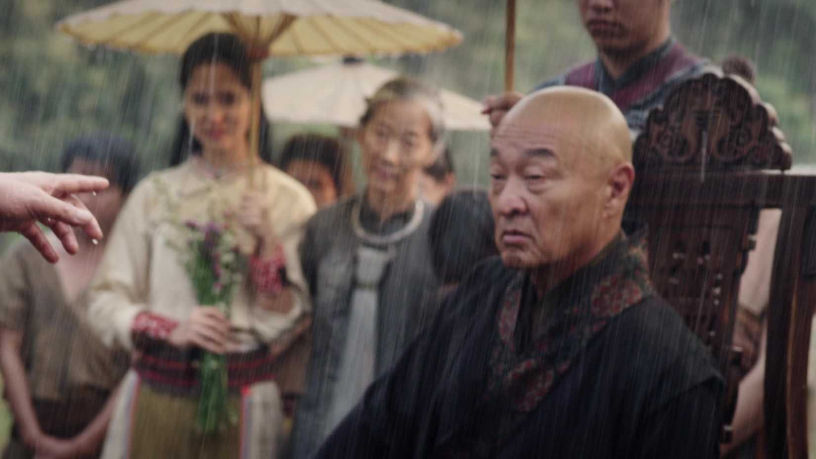 Cary-Hiroyuki Tagawa being pointed at in The Man with the Iron Fist 2