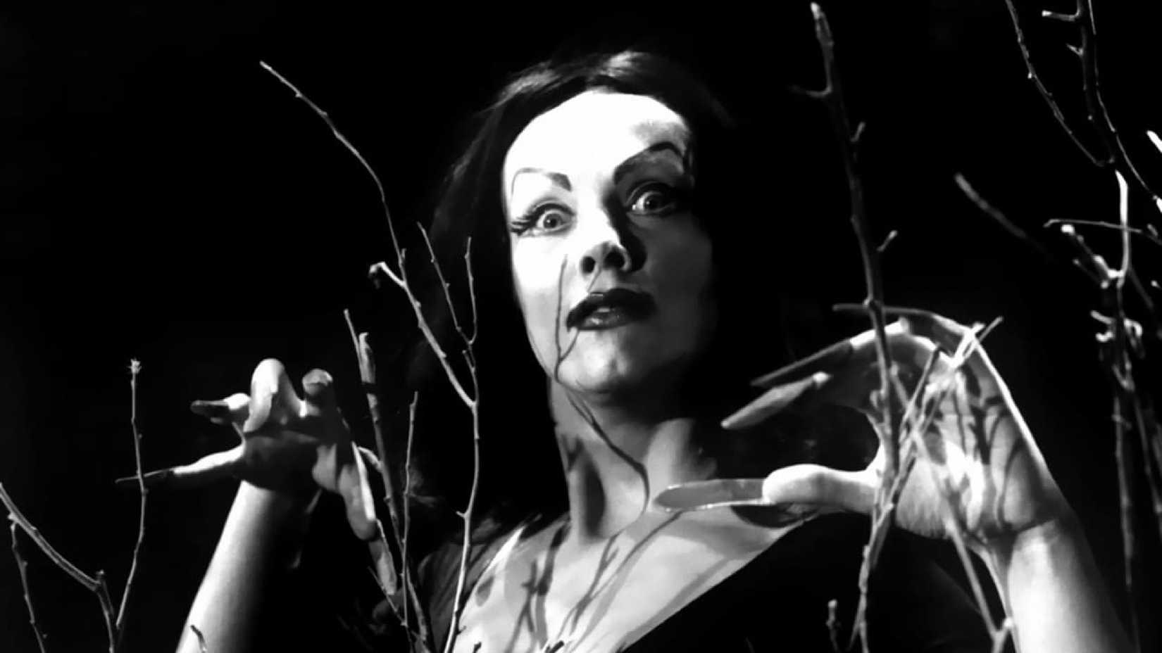 Vampira in 'Plan 9 From Outer Space'