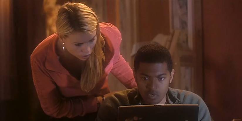 Rose and Mickey looking at a computer as they research pilot fish in Doctor Who.