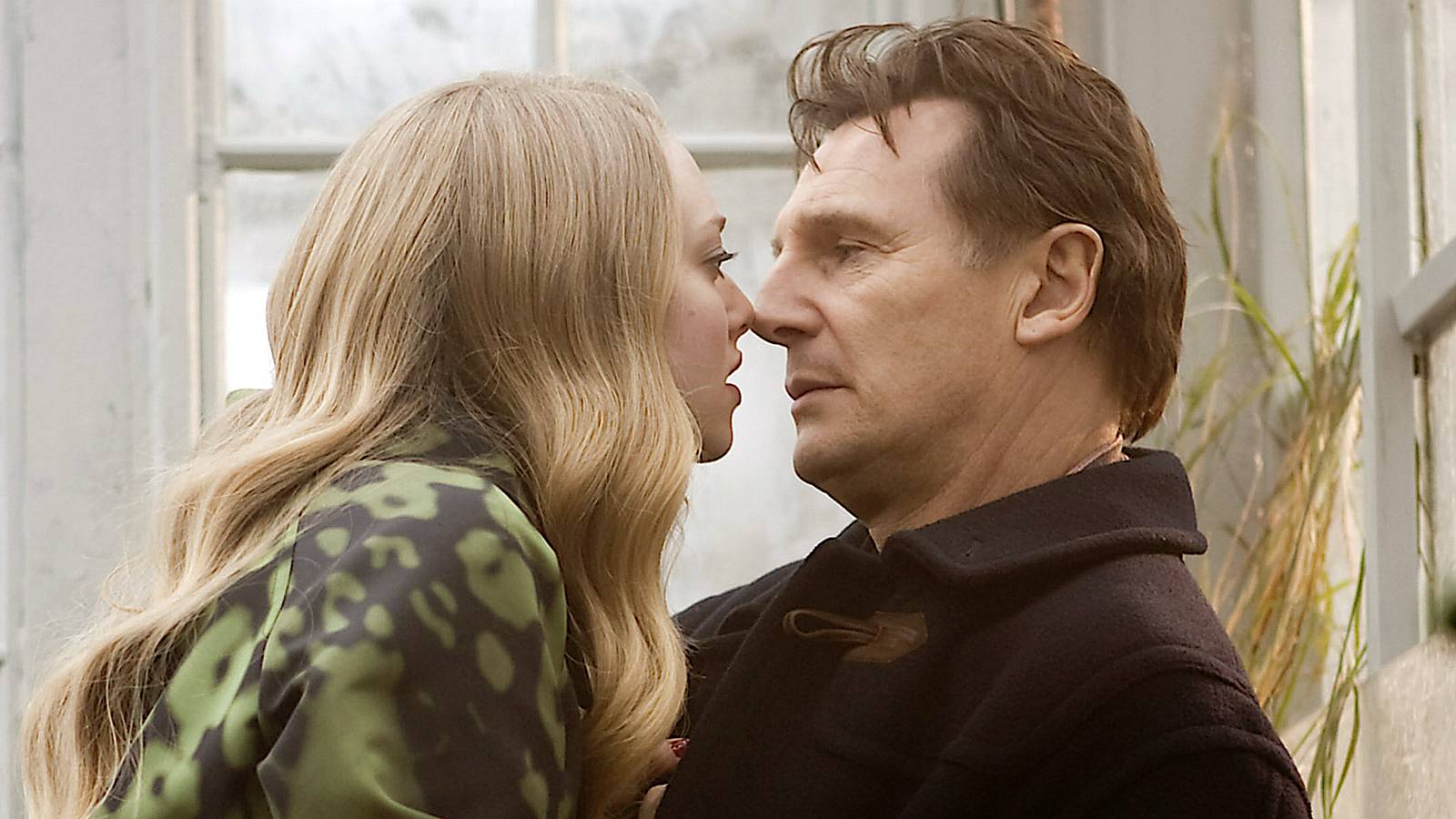 'The Housemaid" Star Amanda Seyfried Played a Prostitute in 'Chloe,' and Erotic Thriller Coming to Free Streaming in February