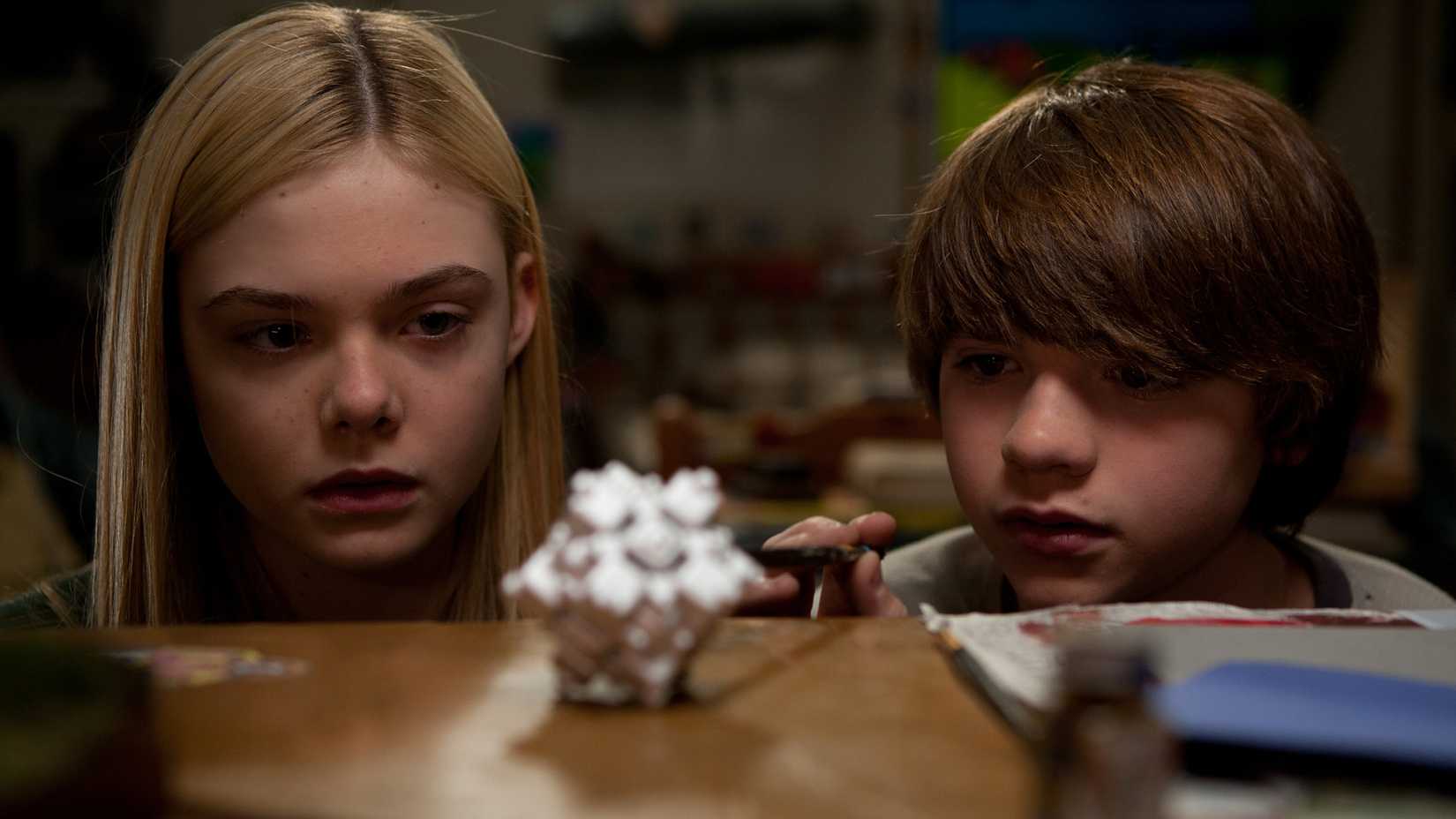Elle Fanning and Joel Courtney in Super 8
