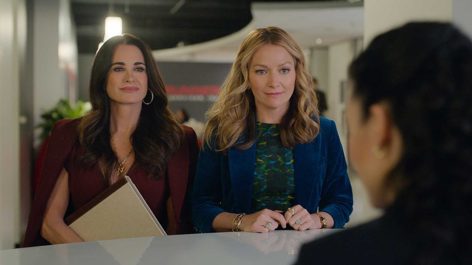 Lorna with a client in The Lincoln Lawyer.