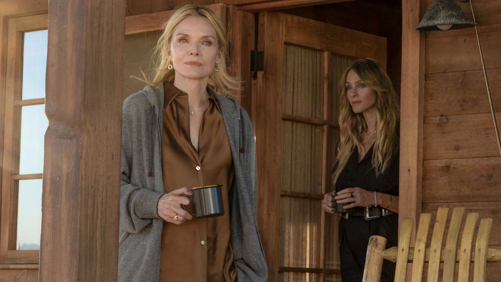 Michelle Pfeiffer as Stacy Clyburn and Beau Garett as Abigail Reese in The Madison